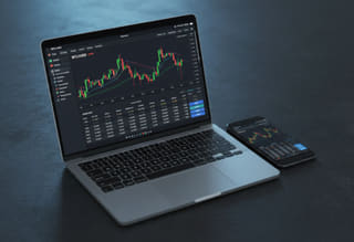 Controlla lo storico delle operazioni e monitora l'attività dell'account